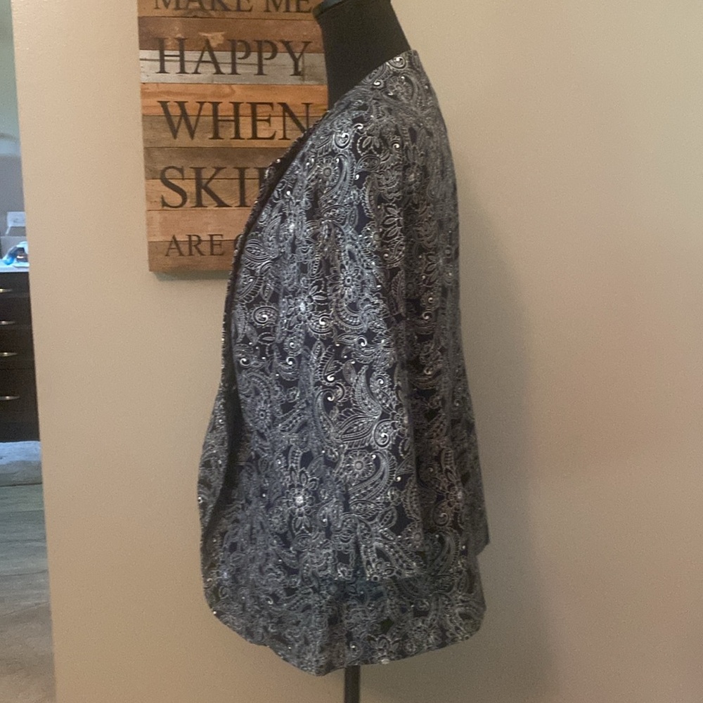 Briggs New York bl/wh paisley jacket, one front button, Sz 16W, unlined, EUC - Picture 3 of 8